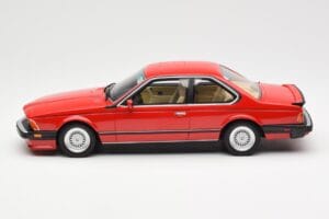 BMW M635 CSi E24 Henna Červený Otto 1:18 OT1018 Živica – obrázok 3 z 6