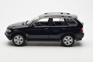 BMW X5 4.4i E53 Tmavo Modrý Kyosho 1:18 08521DB Kov – obrázok 4 z 8