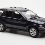 BMW X5 4.4i E53 Tmavo Modrý Kyosho 1:18 - image 6 of 8