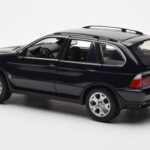 BMW X5 4.4i E53 Tmavo Modrý Kyosho 1:18 - image 7 of 8
