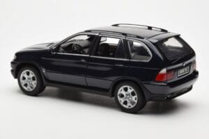 BMW X5 4.4i E53 Tmavo Modrý Kyosho 1:18 08521DB Kov – obrázok 7 z 8