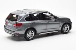 BMW X5 F15 Space Šedý Paragon 1:18 80432318988 Kov – obrázok 3 z 8