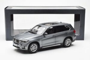 BMW X5 F15 Space Šedý Paragon 1:18 80432318988 Kov – obrázok 8 z 8