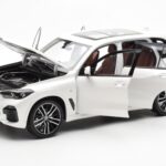 BMW X5 G05 Biely Paragon 1:18 - image 2 of 8