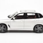 BMW X5 G05 Biely Paragon 1:18 - image 4 of 8