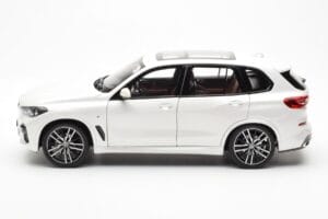BMW X5 G05 Biely Paragon 1:18 80432450996 Kov – obrázok 4 z 8