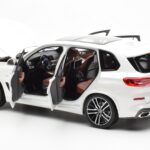 BMW X5 G05 Biely Paragon 1:18 - image 5 of 8