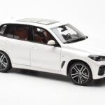 BMW X5 G05 Biely Paragon 1:18 - image 6 of 8