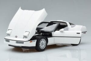 Chevrolet Corvette C4 Biely AUTOart 1:18 71243 Kov – obrázok 2 z 8
