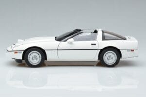 Chevrolet Corvette C4 Biely AUTOart 1:18 71243 Kov – obrázok 4 z 8