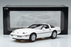 Chevrolet Corvette C4 Biely AUTOart 1:18 71243 Kov – obrázok 8 z 8
