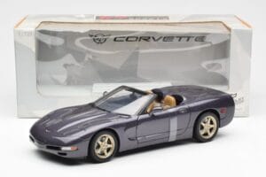 Chevrolet Corvette C5 Kabriolet Fialový Perleť Metalíza UT Models 1:18 21010 Kov – obrázok 6 z 6