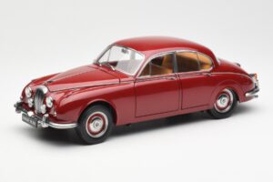 Daimler 250 V8 Červený Paragon 1:18 PA-98312