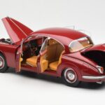 Daimler 250 V8 Červený Paragon 1:18 PA-98312 - image 5 of 8