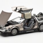 DeLorean DMC-12 Time Machine Back to the Future Strieborný Sun Star 1:18 - image 8 of 8