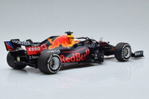 Red Bull Racing RB16B #33 M. Verstappen Abu Dhabi GP F1 World Champion 2021 Minichamps 1:18 110212333 Kov – obrázok 2 z 6