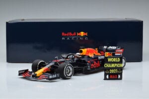 Red Bull Racing RB16B #33 M. Verstappen Abu Dhabi GP F1 World Champion 2021 Minichamps 1:18 110212333 Kov – obrázok 6 z 6