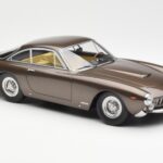 Ferrari 250 GT Lusso Hnedý Metalíza KK-Scale 1:18 181023 - image 4 of 6