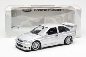 Ford Escort RS Cosworth Cestná Verzia Strieborný UT Models 1:18 22706 Kov – obrázok 2 z 6