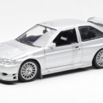 Ford Escort RS Cosworth Cestná Verzia Strieborný UT Models 1:18