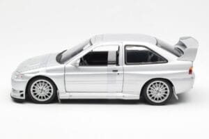 Ford Escort RS Cosworth Cestná Verzia Strieborný UT Models 1:18 22706 Kov – obrázok 3 z 6