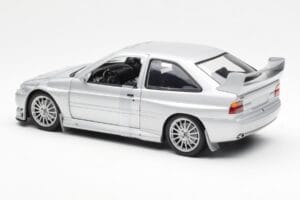 Ford Escort RS Cosworth Cestná Verzia Strieborný UT Models 1:18 22706 Kov – obrázok 4 z 6