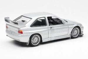 Ford Escort RS Cosworth Cestná Verzia Strieborný UT Models 1:18 22706 Kov – obrázok 5 z 6