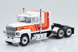 Ford LTL 9000 Biely Červený Oranžový IXO 1:43 TR094