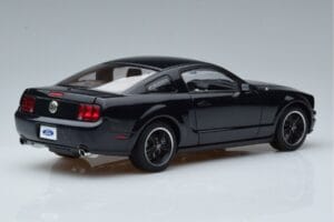 Ford Mustang GT S197 Bullitt AUTOart 1:18 73067 Kov – obrázok 3 z 7