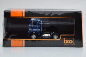 Freightliner COE Modrý Biely IXO 1:43 TR111 Kov – obrázok 4 z 4