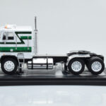 Freightliner FLA Biely Zelený IXO 1:43 - image 2 of 4