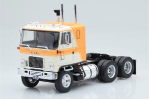 GMC Astro 95 Béžový Biely IXO 1:43 TR167