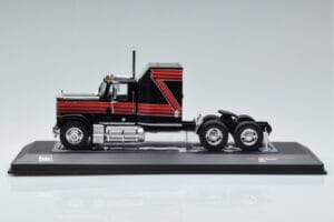 GMC General Červený Čierny IXO 1:43 TR102 Kov – obrázok 3 z 6
