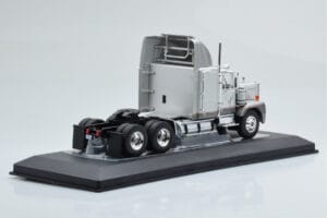 GMC General SBFA Strieborný IXO 1:43 TR166 Kov – obrázok 2 z 6