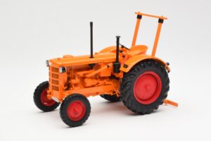 Hanomag R28 Poľnohospodársky Traktor Minichamps 1:18 109153072