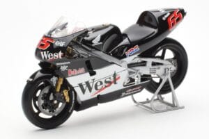 Honda NSR500 West Honda Pons #65 L. Capirossi 500cc World Championship 2001 Minichamps 1:12 122016165 Kov – obrázok 2 z 4