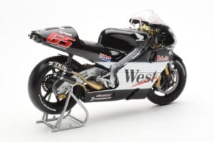 Honda NSR500 West Honda Pons #65 L. Capirossi 500cc World Championship 2001 Minichamps 1:12 122016165 Kov – obrázok 3 z 4