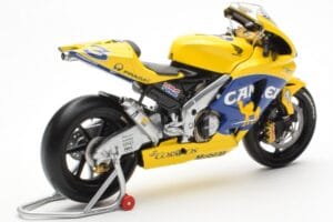 Honda RC211V Pramac Pons #3 M. Biaggi MotoGP 2003 Minichamps 1:12 122037103 Kov – obrázok 3 z 4