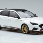 Hyundai i30 N PD Atlas Biely MCG 1:18 - image 4 of 6