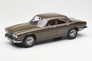 Jaguar XJ6 Series 1 4.2 Sable Hnedý Paragon 1:18 2011004
