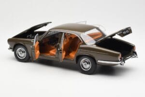 Jaguar XJ6 Series 1 4.2 Sable Hnedý Paragon 1:18 2011004 Kov – obrázok 5 z 8