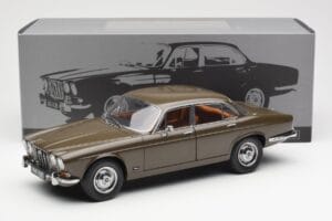 Jaguar XJ6 Series 1 4.2 Sable Hnedý Paragon 1:18 2011004 Kov – obrázok 8 z 8