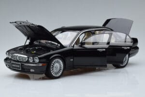 Jaguar XJ6 X350 Ebony Čierny Almost Real 1:18 810501 Kov – obrázok 2 z 11