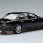 Jaguar XJ6 X350 Ebony Čierny Almost Real 1:18 - image 3 of 11