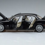 Jaguar XJ6 X350 Ebony Čierny Almost Real 1:18 - image 4 of 11