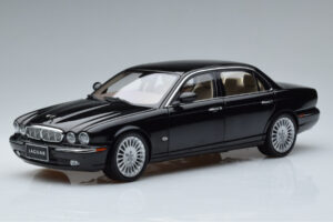 Jaguar XJ6 X350 Ebony Čierny Almost Real 1:18