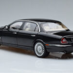 Jaguar XJ6 X350 Ebony Čierny Almost Real 1:18 - image 6 of 11