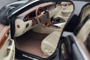 Jaguar XJ6 X350 Ebony Čierny Almost Real 1:18 810501 Kov – obrázok 7 z 11