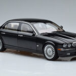 Jaguar XJ6 X350 Ebony Čierny Almost Real 1:18 - image 10 of 11