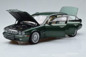 Jaguar XJ6 X350 Racing Zelený Almost Real 1:18 810502 Kov – obrázok 2 z 13